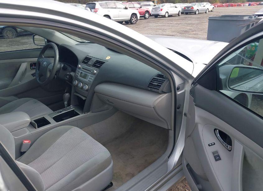 Photo 5 of 2010 Toyota Camry LE (VIN 4T1BF3EK3AU050562)