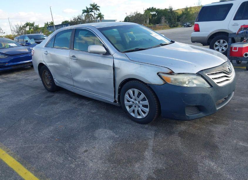 2010 Toyota Camry LE (VIN 4T1BF3EK3AU054949) main photo
