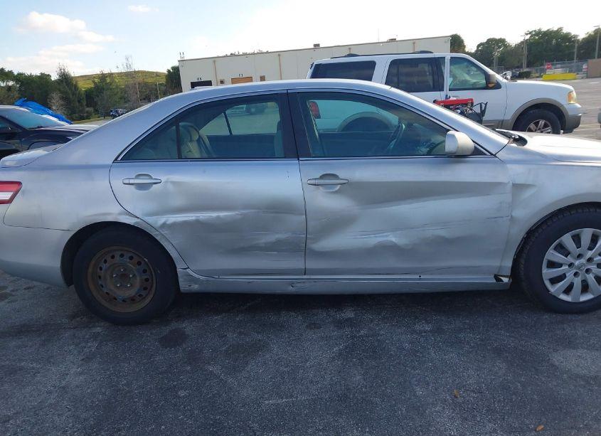 Photo 6 of 2010 Toyota Camry LE (VIN 4T1BF3EK3AU054949)