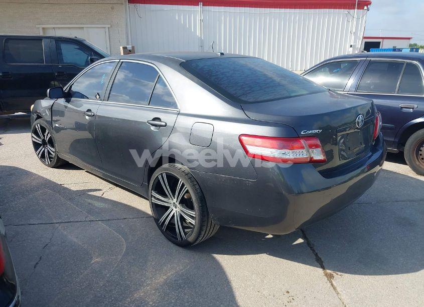 Photo 3 of 2010 Toyota Camry LE (VIN 4T1BF3EK3AU099695)