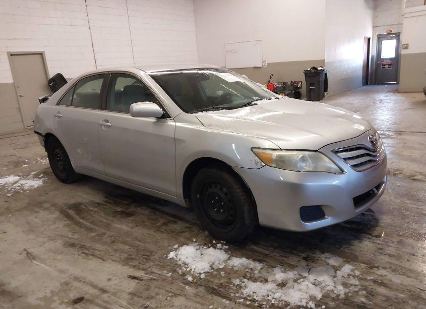 2010 Toyota Camry LE (VIN 4T1BF3EK3AU113109) main photo