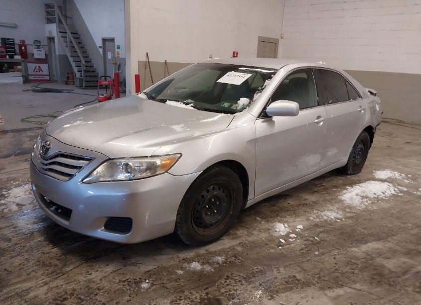 Photo 2 of 2010 Toyota Camry LE (VIN 4T1BF3EK3AU113109)