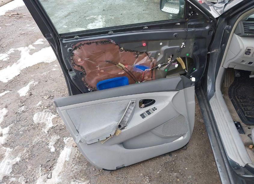 Photo 16 of 2010 Toyota Camry LE (VIN 4T1BF3EK3AU113658)