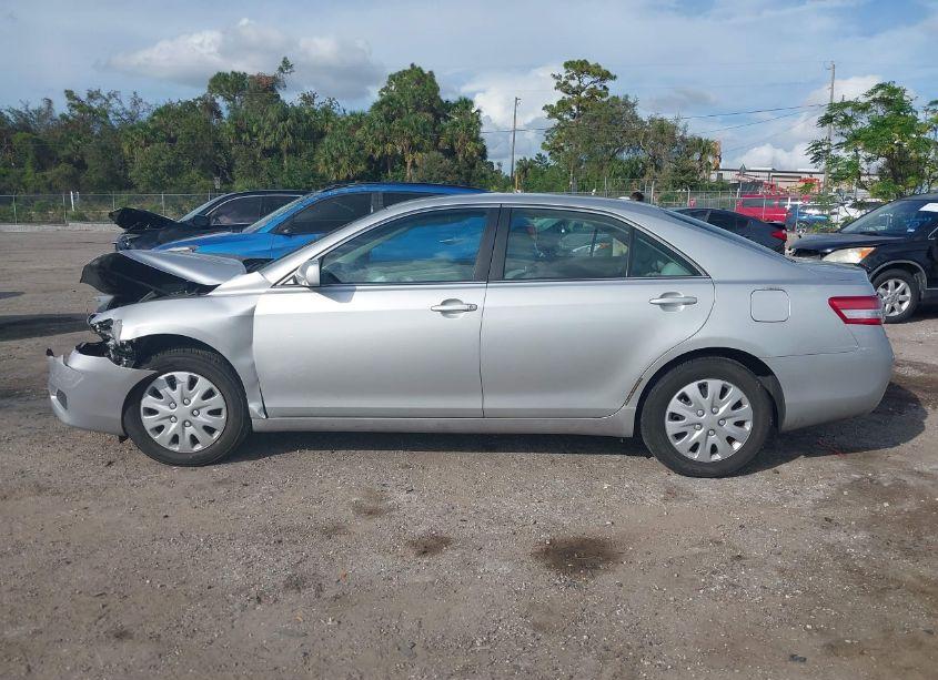 Photo 13 of 2010 Toyota Camry LE (VIN 4T1BF3EK3AU116897)