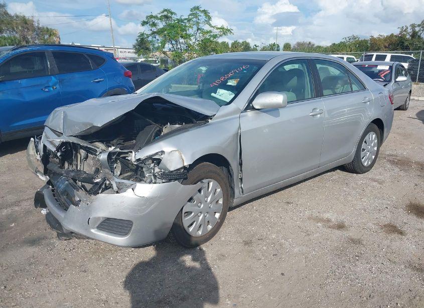 Photo 2 of 2010 Toyota Camry LE (VIN 4T1BF3EK3AU116897)