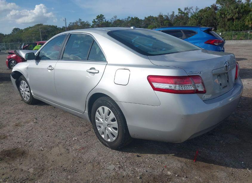 Photo 3 of 2010 Toyota Camry LE (VIN 4T1BF3EK3AU116897)