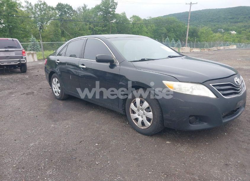 2010 Toyota Camry LE (VIN 4T1BF3EK3AU555002) main photo