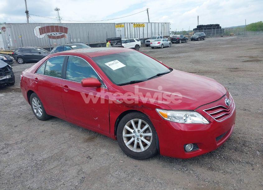 2011 Toyota Camry XLE (VIN 4T1BF3EK3BU117758) main photo