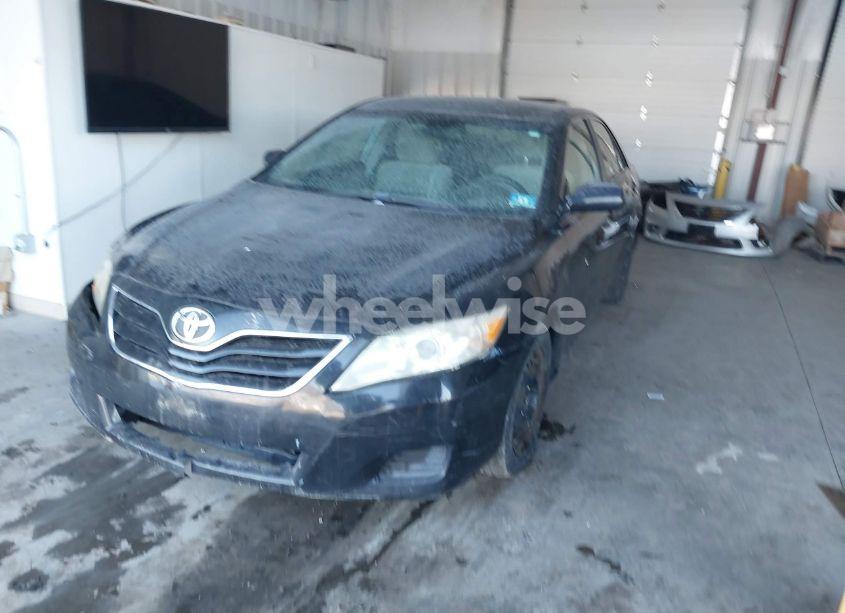 Photo 2 of 2011 Toyota Camry LE (VIN 4T1BF3EK3BU174204)