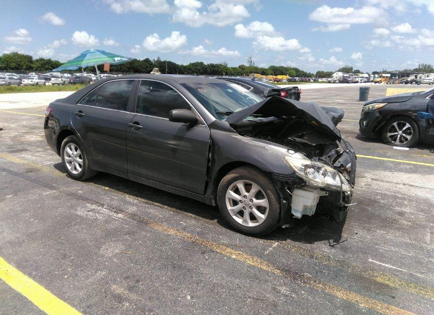 2011 Toyota Camry LE (VIN 4T1BF3EK3BU204611) main photo
