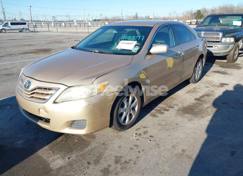Photo 2 of 2011 Toyota Camry LE (VIN 4T1BF3EK3BU221053)