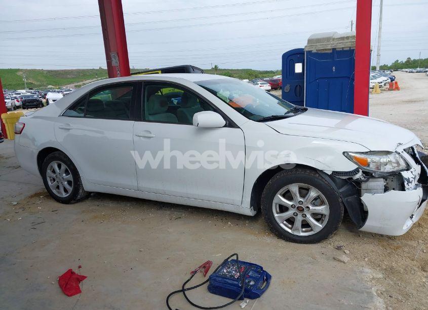 Photo 13 of 2011 Toyota Camry LE (VIN 4T1BF3EK3BU588647)