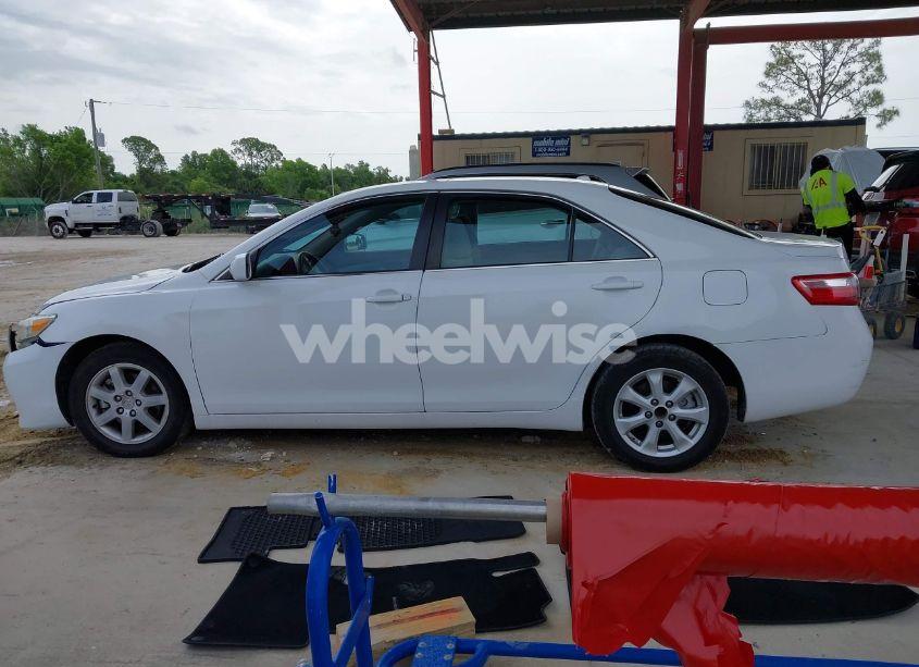 Photo 14 of 2011 Toyota Camry LE (VIN 4T1BF3EK3BU588647)