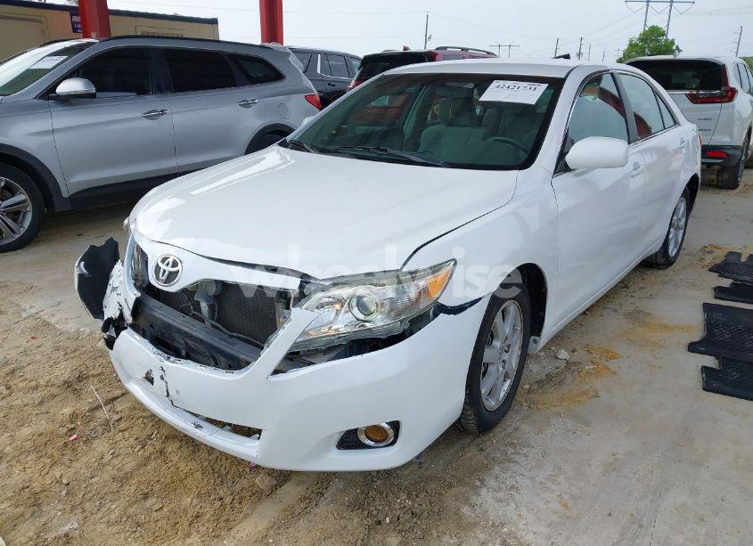 Photo 2 of 2011 Toyota Camry LE (VIN 4T1BF3EK3BU588647)
