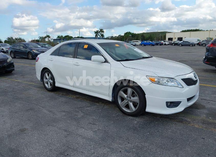 2011 Toyota Camry SE (VIN 4T1BF3EK3BU596781) main photo