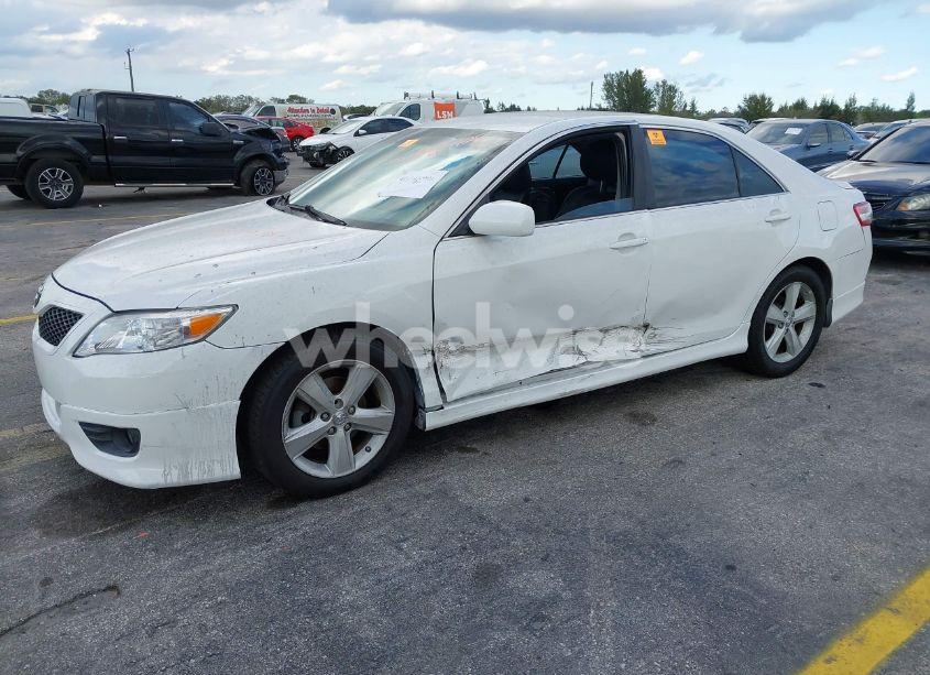 Photo 2 of 2011 Toyota Camry SE (VIN 4T1BF3EK3BU596781)