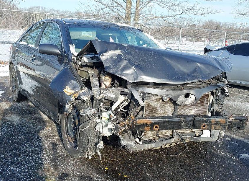 2011 Toyota Camry LE (VIN 4T1BF3EK3BU603499) main photo