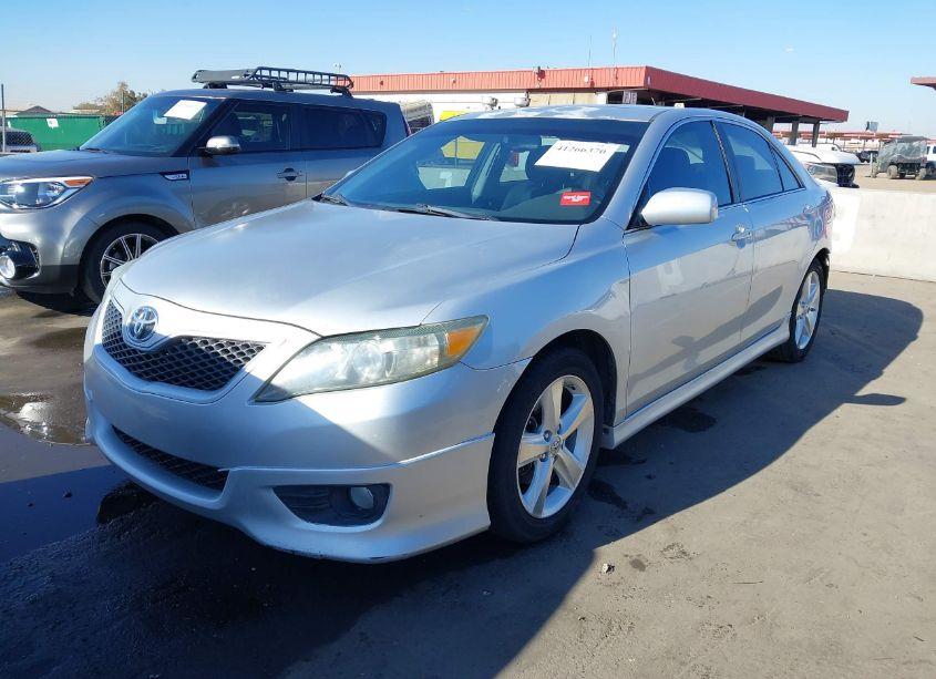 Photo 2 of 2011 Toyota Camry SE (VIN 4T1BF3EK3BU606502)