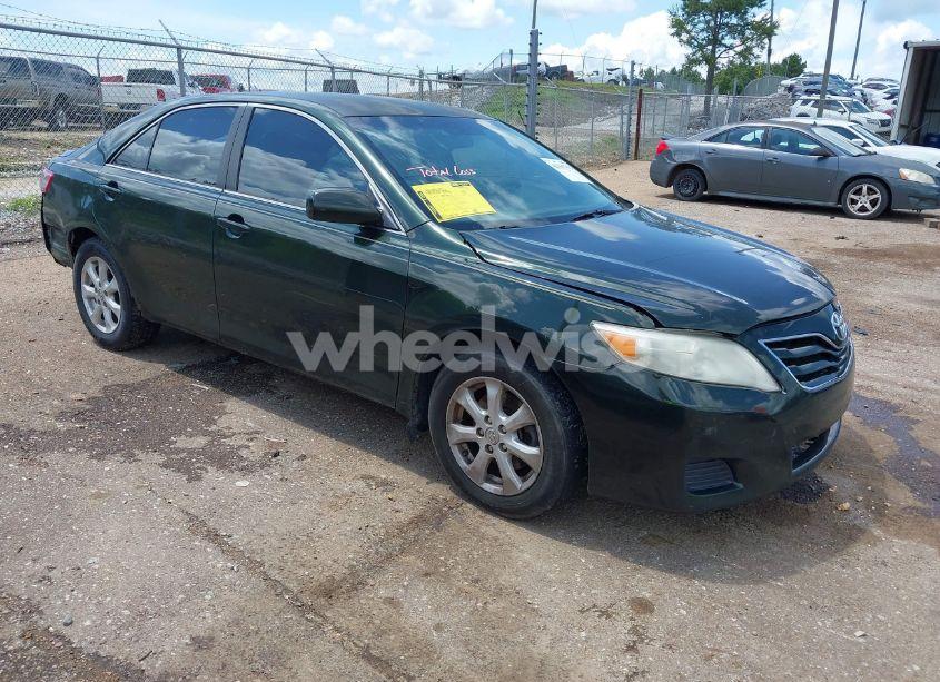 2011 Toyota Camry LE (VIN 4T1BF3EK3BU647292) main photo