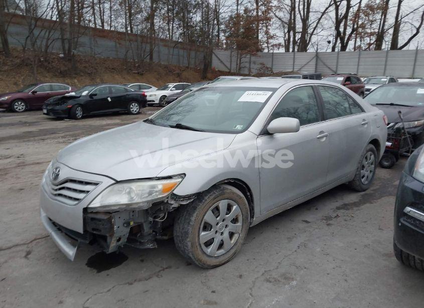 Photo 2 of 2011 Toyota Camry LE (VIN 4T1BF3EK3BU660754)