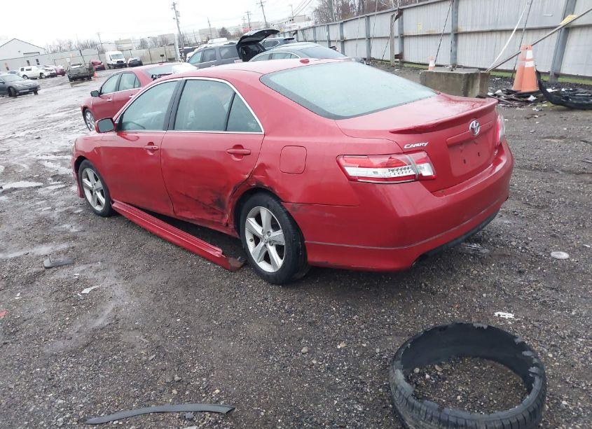 Photo 3 of 2011 Toyota Camry SE (VIN 4T1BF3EK3BU670393)
