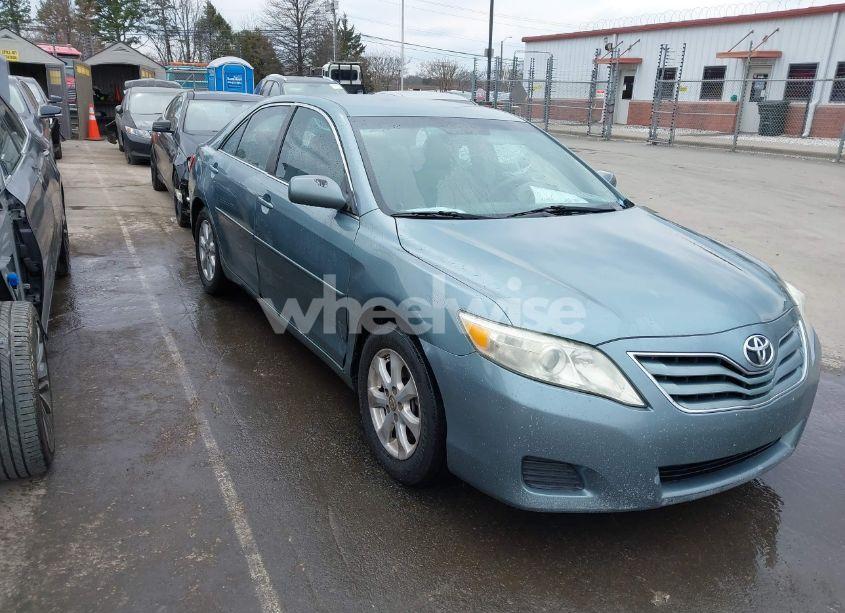 2011 Toyota Camry LE (VIN 4T1BF3EK3BU682687) main photo