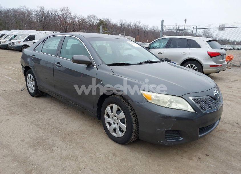 2011 Toyota Camry LE (VIN 4T1BF3EK3BU688358) main photo