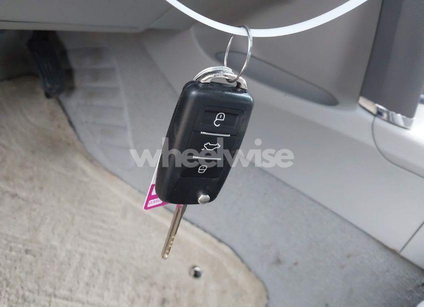 Photo 11 of 2011 Toyota Camry LE (VIN 4T1BF3EK3BU688358)