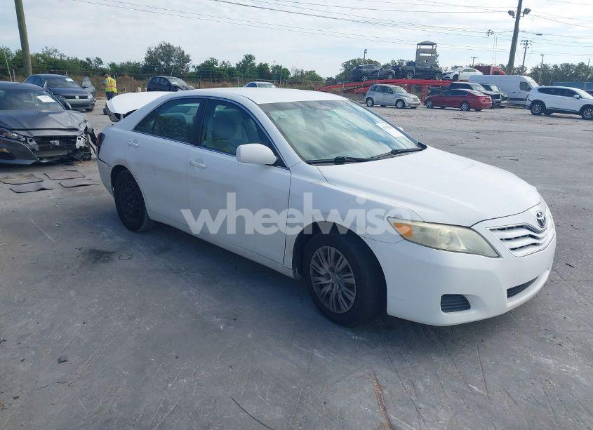2011 Toyota Camry (VIN 4T1BF3EK3BU697075) main photo