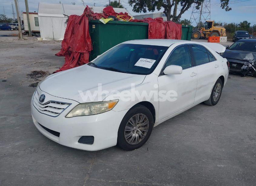 Photo 2 of 2011 Toyota Camry (VIN 4T1BF3EK3BU697075)