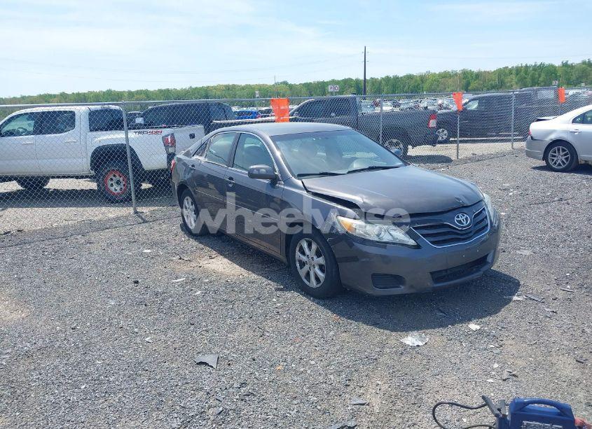 2011 Toyota Camry LE (VIN 4T1BF3EK3BU699862) main photo