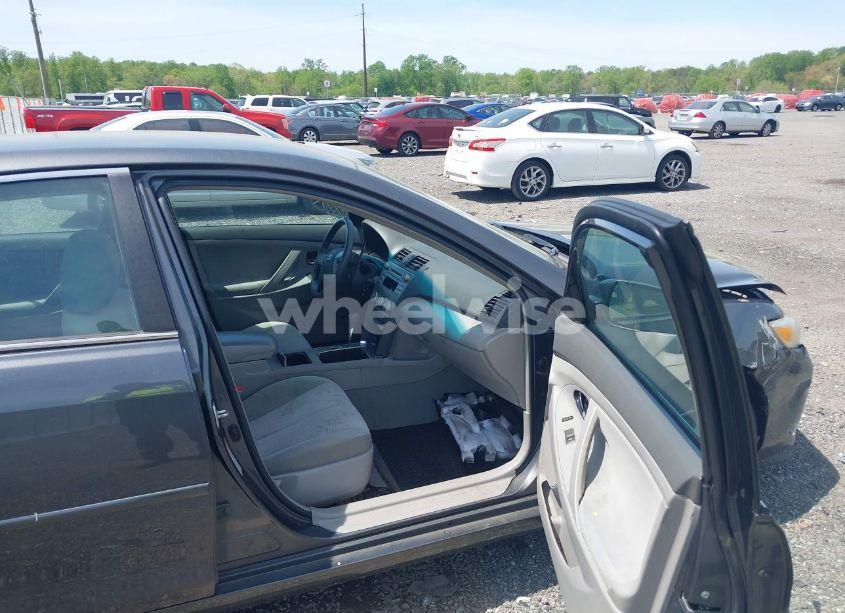 Photo 5 of 2011 Toyota Camry LE (VIN 4T1BF3EK3BU699862)