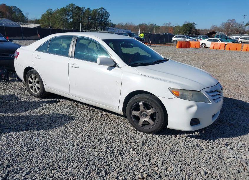 2011 Toyota Camry LE (VIN 4T1BF3EK3BU750745) main photo