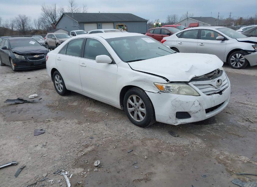 2011 Toyota Camry LE (VIN 4T1BF3EK3BU759820) main photo