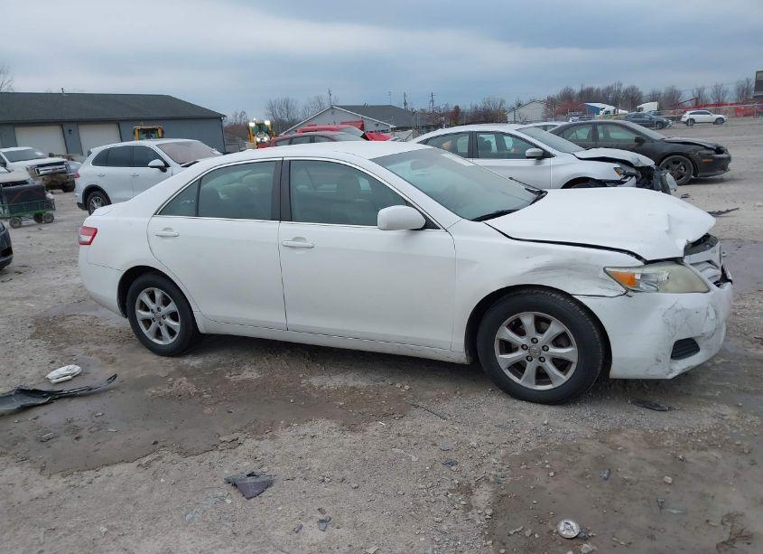 Photo 13 of 2011 Toyota Camry LE (VIN 4T1BF3EK3BU759820)