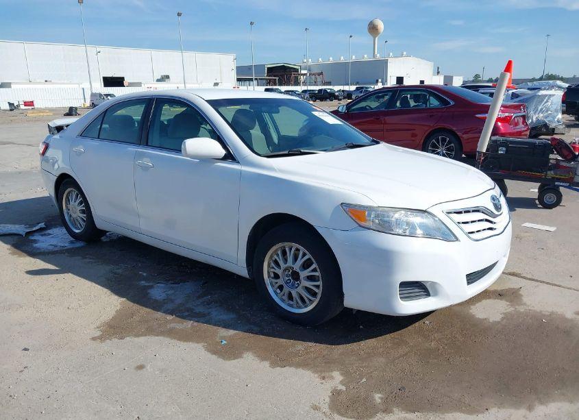 2010 Toyota Camry LE (VIN 4T1BF3EK4AU563268) main photo