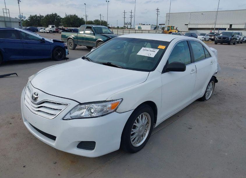 Photo 2 of 2010 Toyota Camry LE (VIN 4T1BF3EK4AU563268)