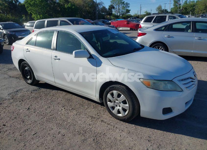 2010 Toyota Camry LE (VIN 4T1BF3EK4AU568857) main photo