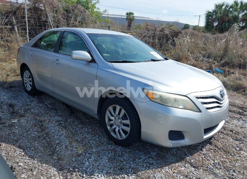 2011 Toyota Camry LE (VIN 4T1BF3EK4BU132771) main photo