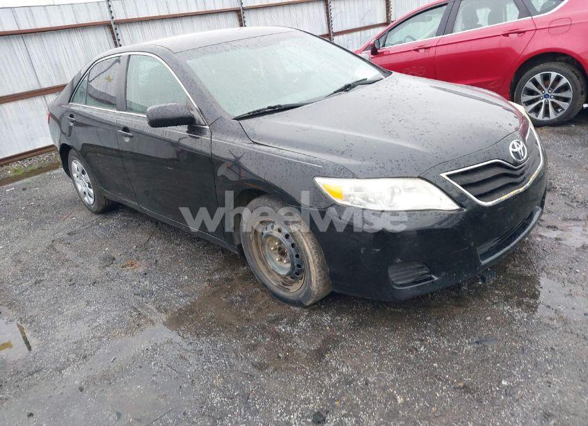 2011 Toyota Camry LE (VIN 4T1BF3EK4BU135329) main photo