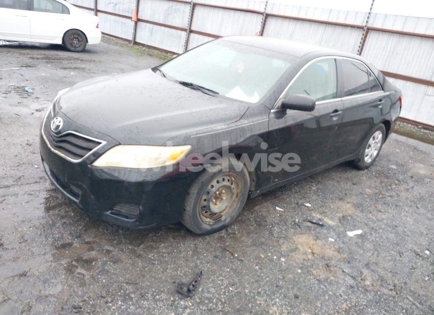 Photo 2 of 2011 Toyota Camry LE (VIN 4T1BF3EK4BU135329)