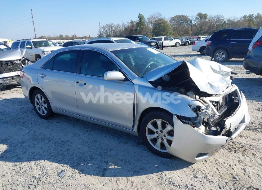 2011 Toyota Camry LE (VIN 4T1BF3EK4BU145696) main photo