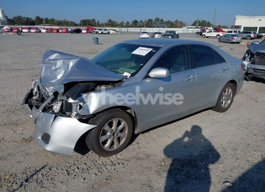 Photo 2 of 2011 Toyota Camry LE (VIN 4T1BF3EK4BU145696)