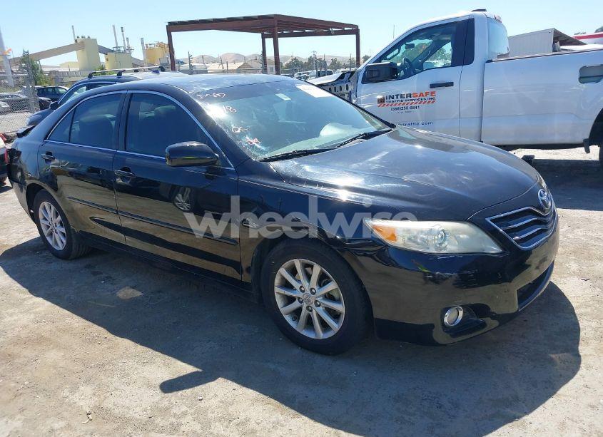 2011 Toyota Camry XLE (VIN 4T1BF3EK4BU154530) main photo