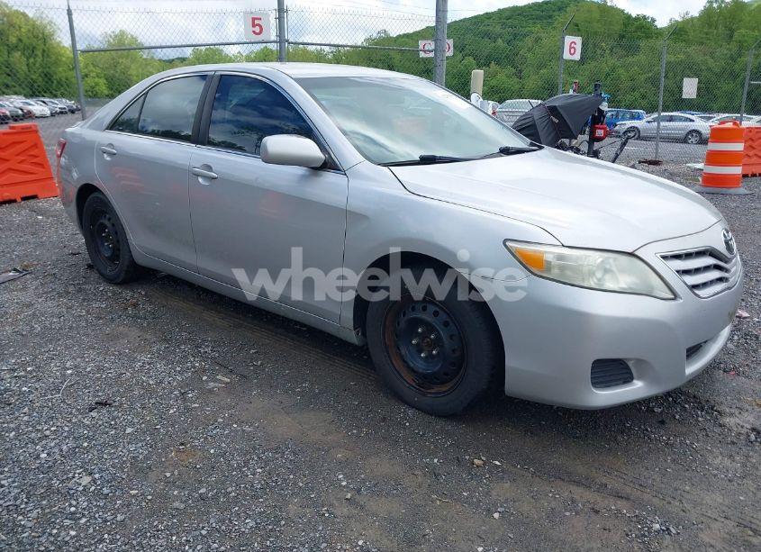 2011 Toyota Camry LE (VIN 4T1BF3EK4BU161767) main photo