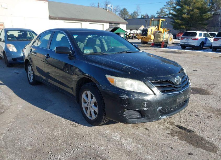 2011 Toyota Camry LE (VIN 4T1BF3EK4BU210708) main photo