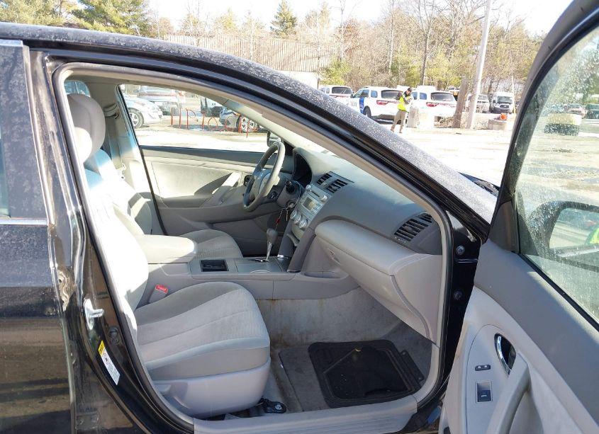 Photo 5 of 2011 Toyota Camry LE (VIN 4T1BF3EK4BU210708)