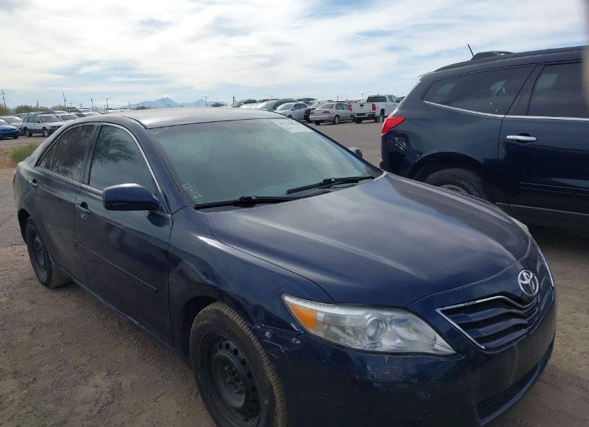 2011 Toyota Camry LE (VIN 4T1BF3EK4BU590035) main photo