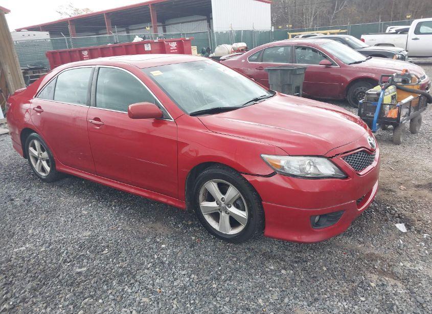 2011 Toyota Camry SE (VIN 4T1BF3EK4BU625561) main photo