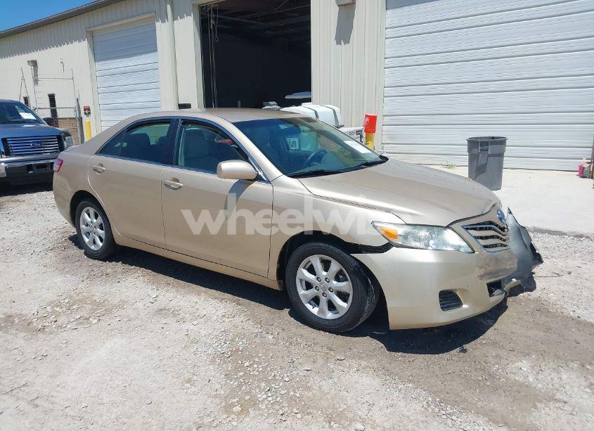 2011 Toyota Camry LE (VIN 4T1BF3EK4BU647480) main photo